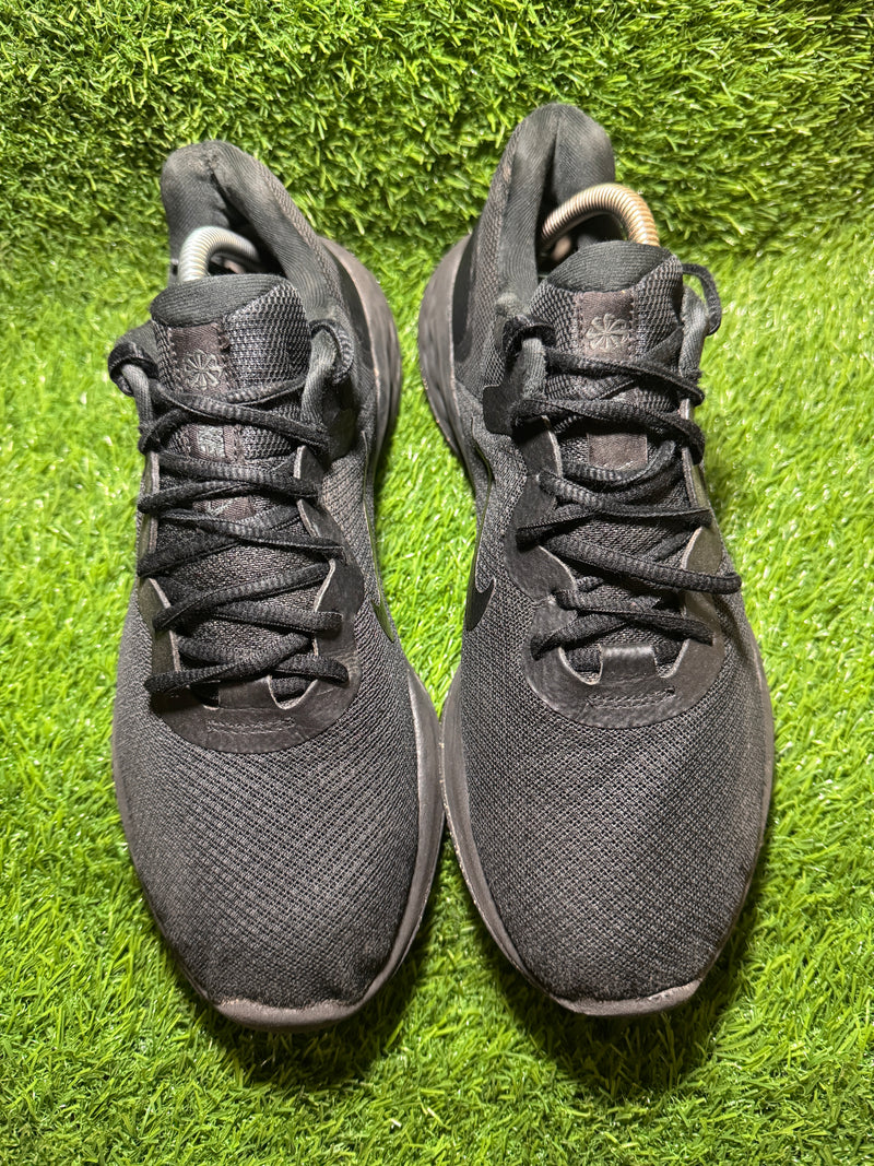 Nike Revolution 6