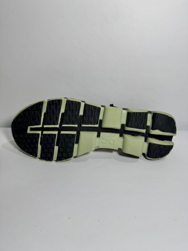 On Cloudflash - Image 6