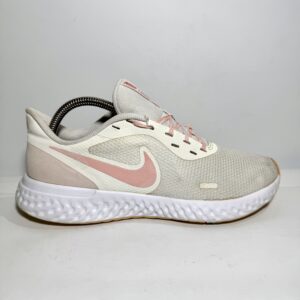 Nike Revolution 5
