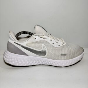 Nike Revolution 5